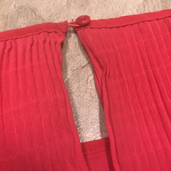 Lane Bryant cold shoulder crinkle top. 16. EUC. - Picture 4 of 7